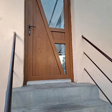 Apartment Pops 2 *
